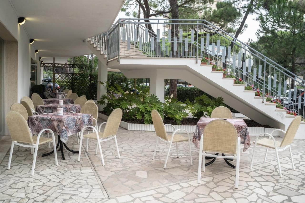 Hotel Sayonara Milano Marittima Exterior foto