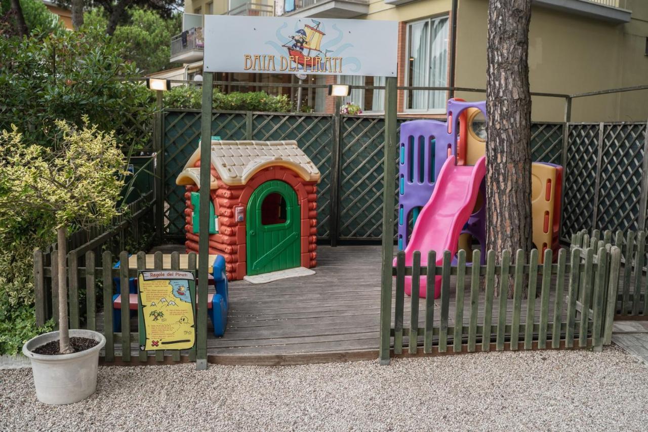 Hotel Sayonara Milano Marittima Exterior foto