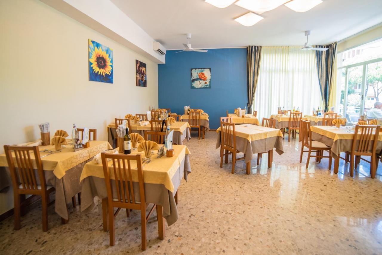 Hotel Sayonara Milano Marittima Exterior foto
