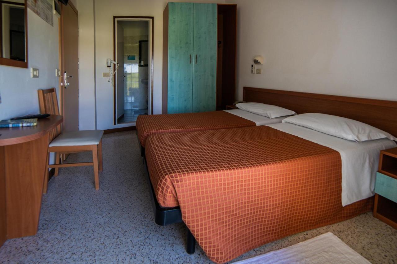 Hotel Sayonara Milano Marittima Exterior foto